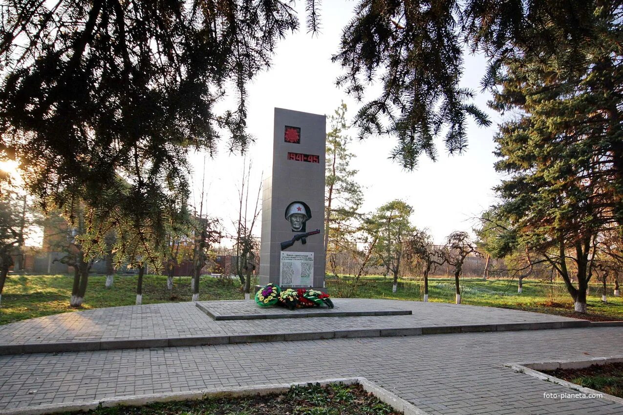 Погода в красном луче. Часовня архангела михаила п каменоломни. Красный луч лнр. Погода х красный луч ростовской обл. Хутор красный луч.