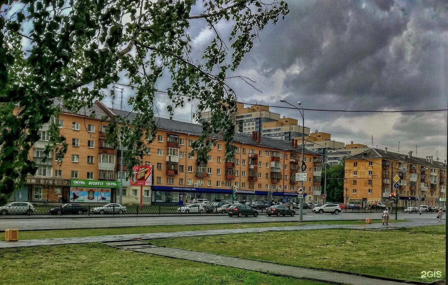 екатеринбург дом уралмаш сталинка. район уралмаш 2021. уралмаш фестивальная 10. проспект космонавтов екатеринбург. покажи уралмаш.