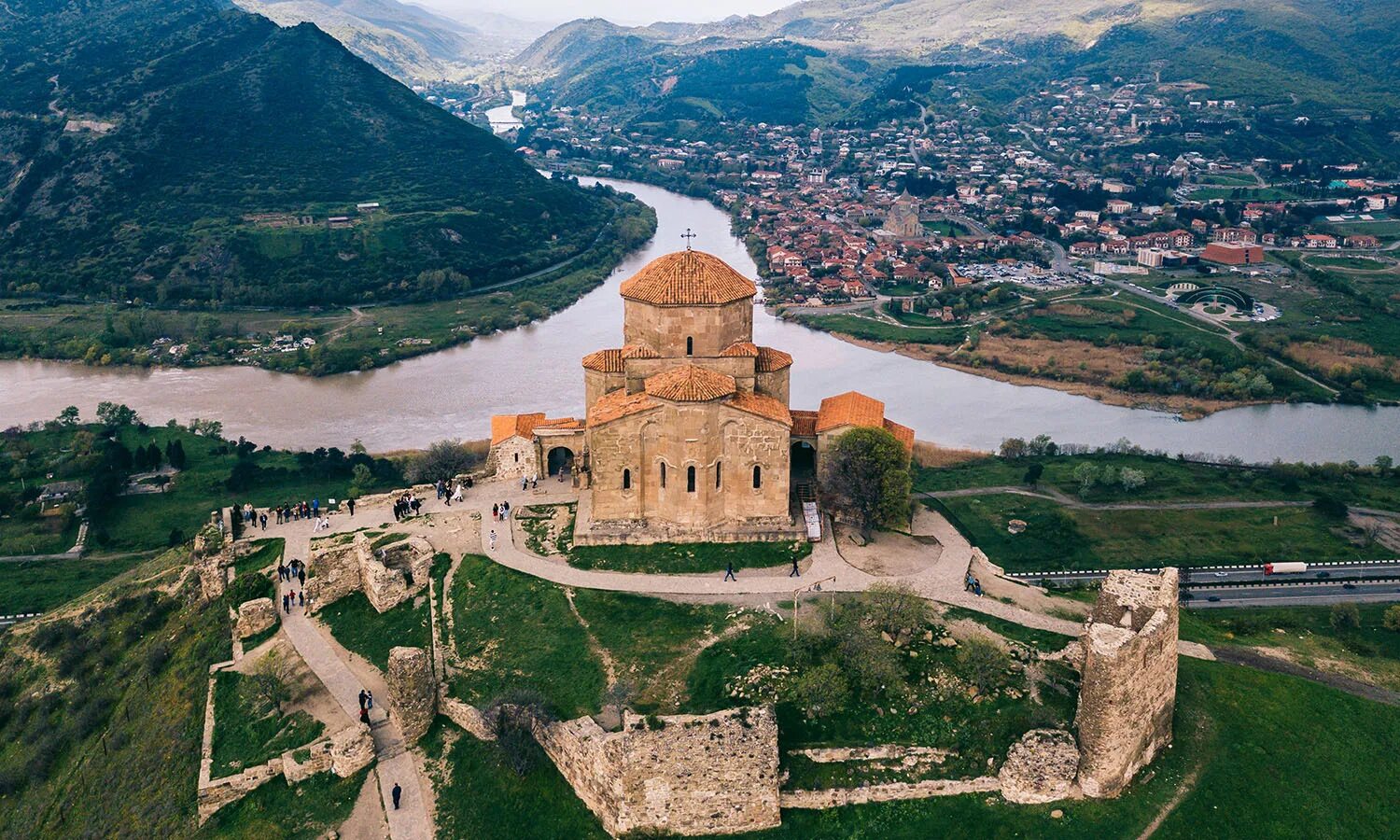 достопримечательности грузии. храм ананури грузия. тбилиси: мцхета* - ананури*. грузия тбилиси достопримечательности. грузия старый город мцхета.