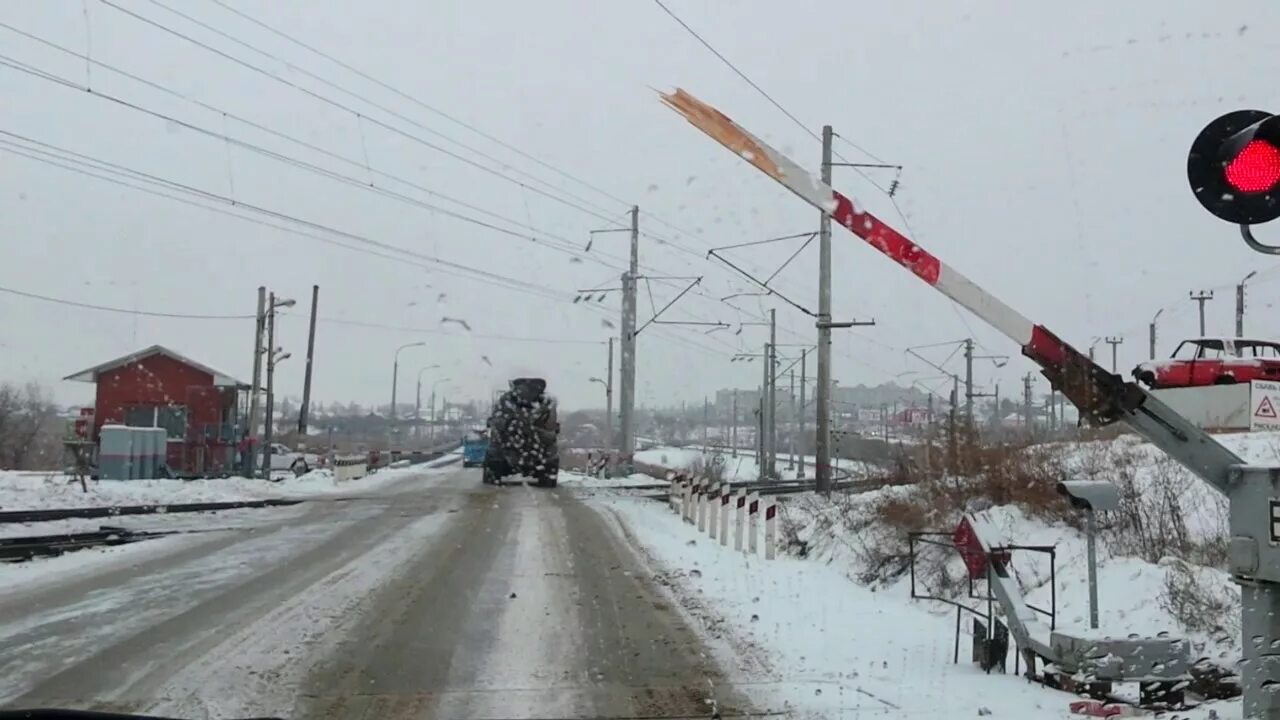 Видео жд переездов. Шлагбаум Железнодорожный. ЖД шлагбаум. Железнодорожный переезд. Железнодорожный переезд со шлагбаумом.