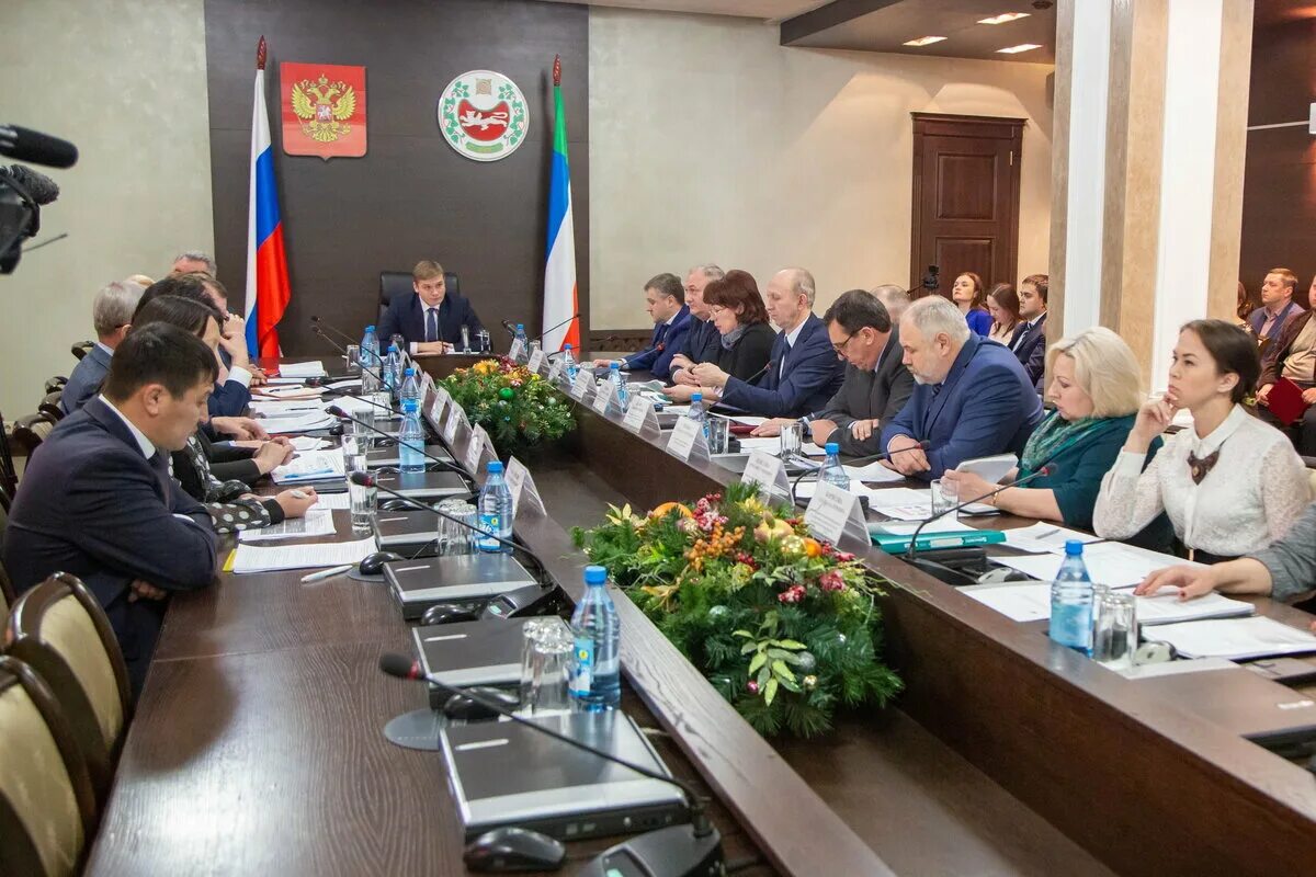 Правительство республики хакасия. Правительство республики хакасия. Дом правительства хакасия. Правительство республики хакасия. Правительство абакан.