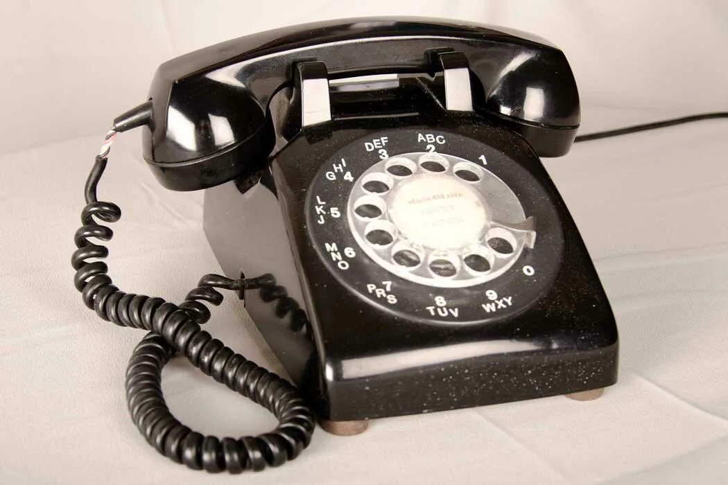 Как сделать стационарный телефон. Телефон 1950. Стационарный телефон 1950. Стационарный телефон ретро. Телефон 1950-х.