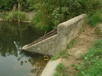 Плотина пруда
