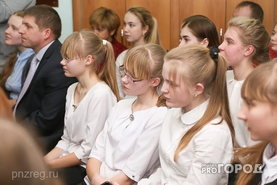Средняя школа фото. Школа 2 беково. Бековский вестник фото первоклассников. Беково школа 2. Дет сад беково сахзавод.