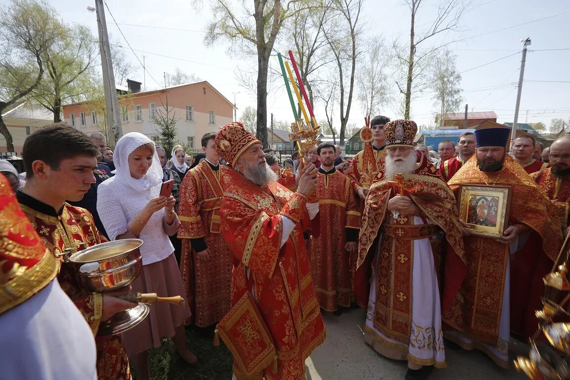 протоиерей виктор афанасьев саранск. протоиерей георгий сакович саранск. служба в церкви саранск. полиция в храме. никольский храм саранск.