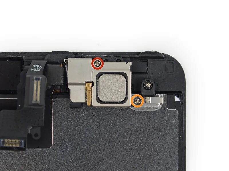 Не работает верхний динамик что делать. Iphone 5s верхний динамик. динамик айфон 5se. динамик айфон 5. iphone se динамик.