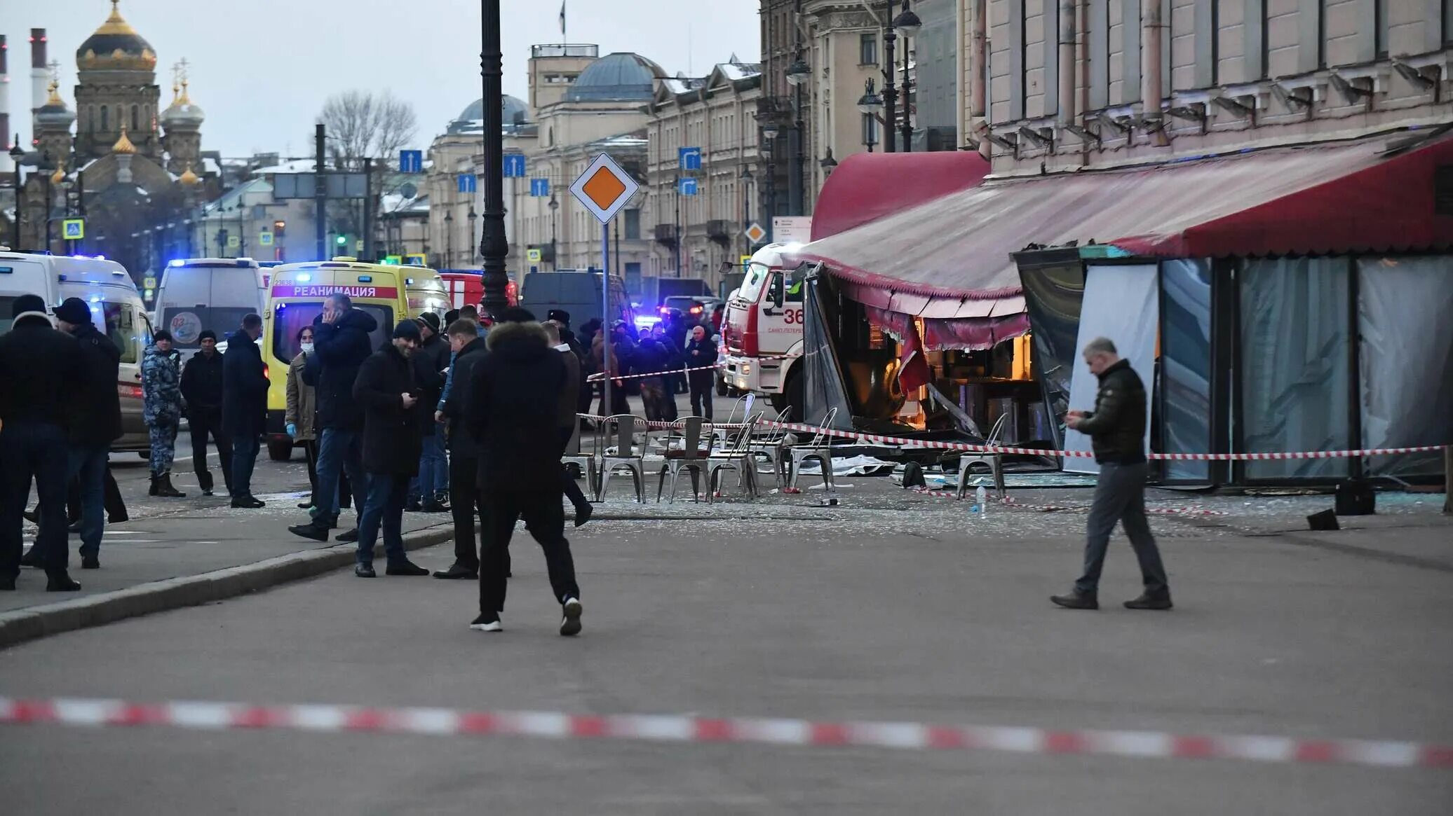 Теракт в Санкт Петербурге. Взрыв в кафе в Санкт-Петербурге. Теракт в Питере татарский. Взрыв в Петербурге Университетская. Что произошло в санкт петербурге сегодня взрыв