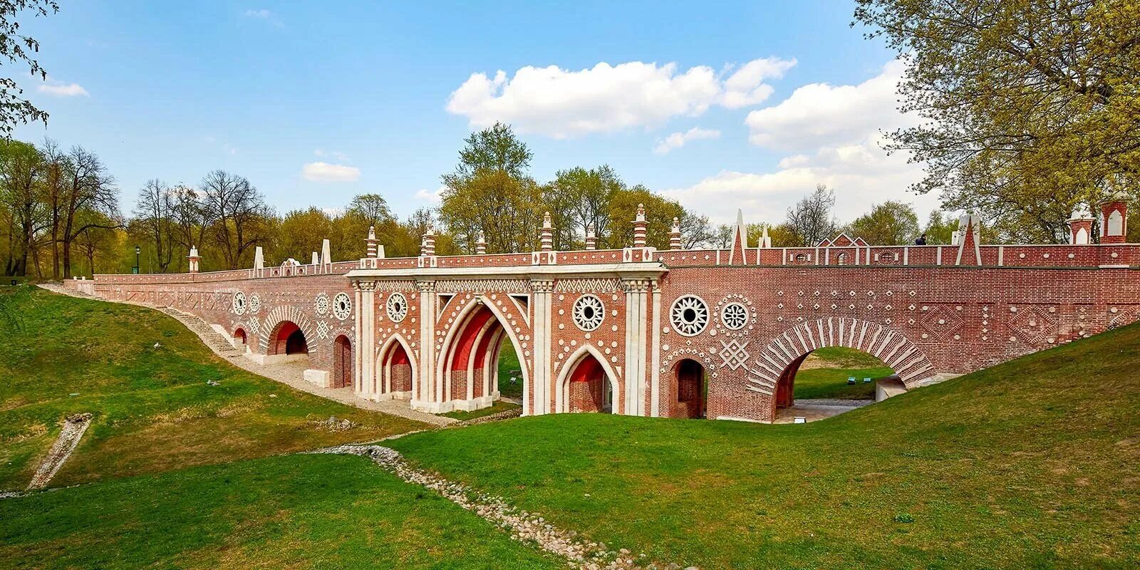 Ансамбль царицыно. Дворцово-парковый ансамбль в царицыно. 1775 – 1785 гг. москва.. дворцово-парковый ансамбль царицыно 2025. большой мост через овраг царицыно. архитектурный ансамбль усадьбы царицыно 1775 -1785 гг..