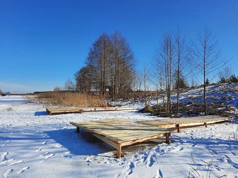 Озеро муху. Деревня Ковалевичи. Мостики для рыбаков. Строим мостик на пруду зимой. Строим мостки для рыбалки на пруду зимой.