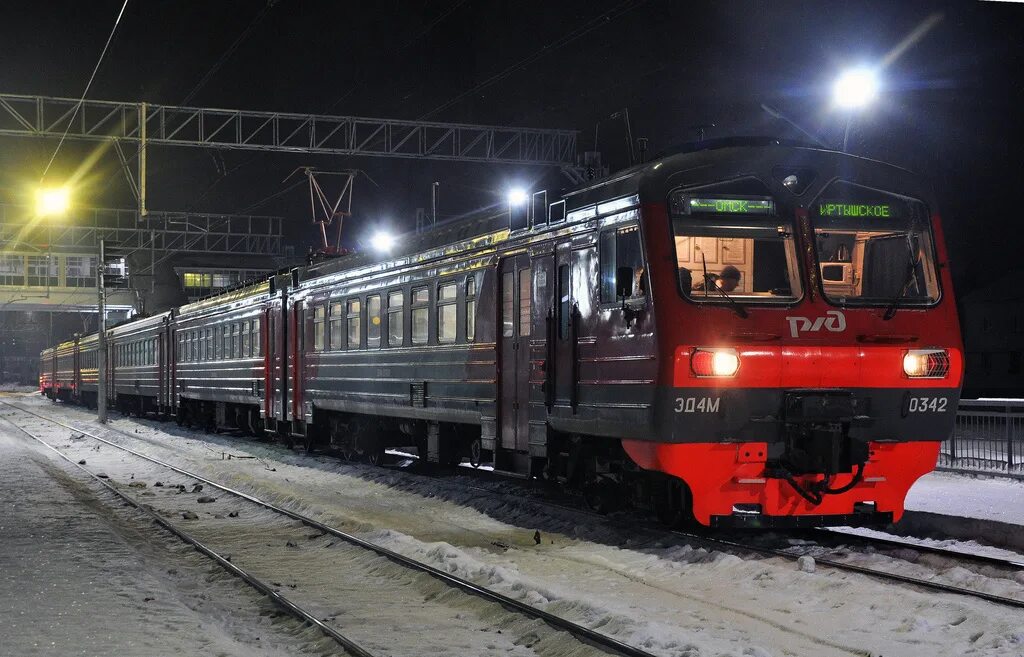 Поезд татарская омск. Эд4м Омск. Станция Иртышская. Эд4м ночью. Татарская Омск 2018 электричка эд4м.