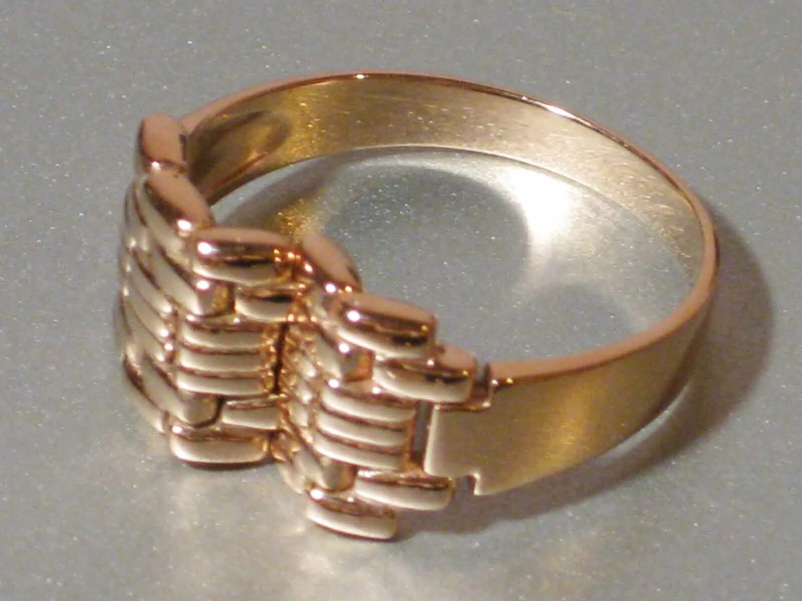 Можно переплавлять обручальные кольца. Переплавка колец из золота. Кольцо из Переплавленного золота. Переплавка золота в кольцо. Кольца переплавка из золота в кольцо.