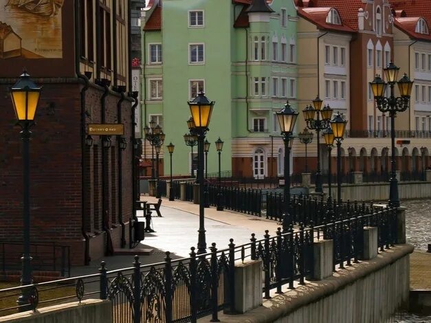 Ленинский проспект калининград. Калининград рыбная набережная. Калининград вид улиц. Калининград набережная рыбной деревни. Красная, д.