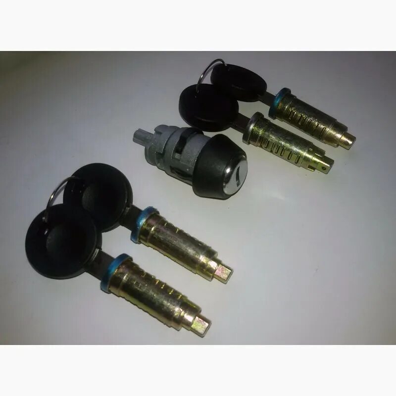 Личинка замка на фольксваген транспортер т 5. Личинки т4. Личинки т4. Личинки замков т4 комплект. Личинки замка vw t4.