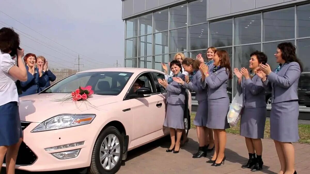 Автомобиль работника в организации. Ford Mondeo 4 розовый. Форд Мондео 4 Mary Kay.