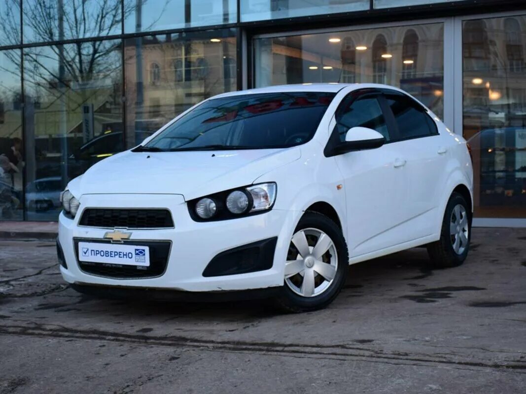 Купить шевроле великий новгород. Шевроле Авео т300 2012. Chevrolet Aveo 2012 White. Chevrolet Aveo 2012 седан. Шевроле Авео т300 белая.