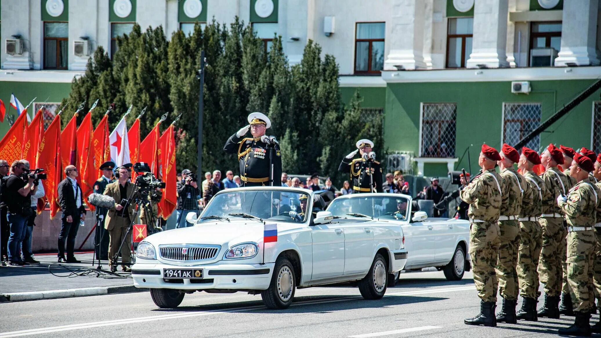 9 мая в крыму. Парад Победы в Симферополе 2022. Парад Победы Симферополь 2021. Парад Победы в Симферополе. Парад 9 мая Симферополь.