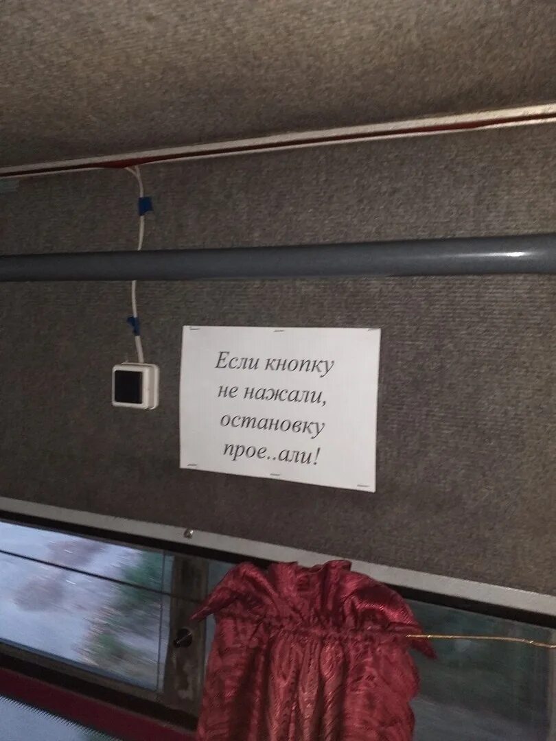 Кнопка жми сюда. Пиктограмма нажать на кнопку. Кнопка нажми меня. Маразм юмор. Кнопка жми сюда.