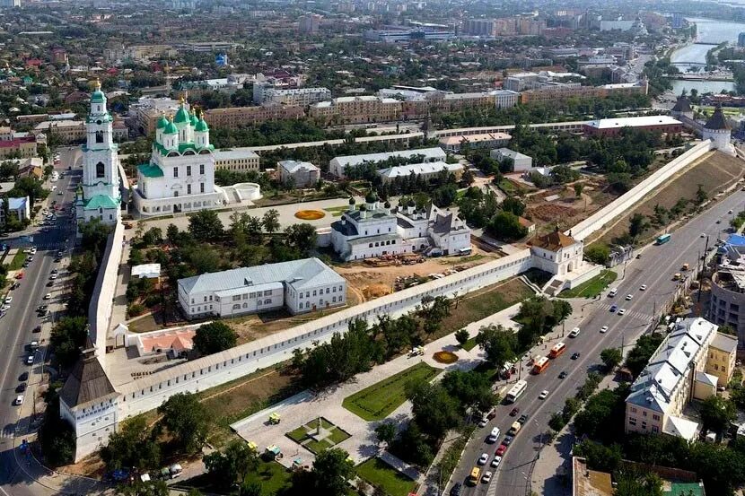 Какие в астрахани места. Астраханский Кремль Астрахань. Астрахань с высоты птичьего полета. Астраханский Кремль с высоты птичьего полета. Астрахань Кремль сверху.