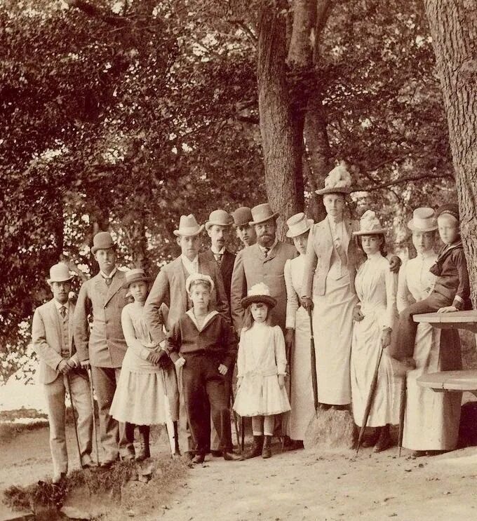 Карабчевский фото семьи. 1888 год семья. 1888 год семья. Чехов с друзьями. Чехов с друзьями.