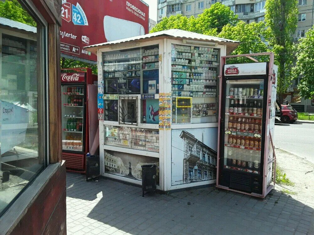 сигаретный киоск. сигареты киоск. ларек с сигаретами. табачная палатка. сигареты киоск.
