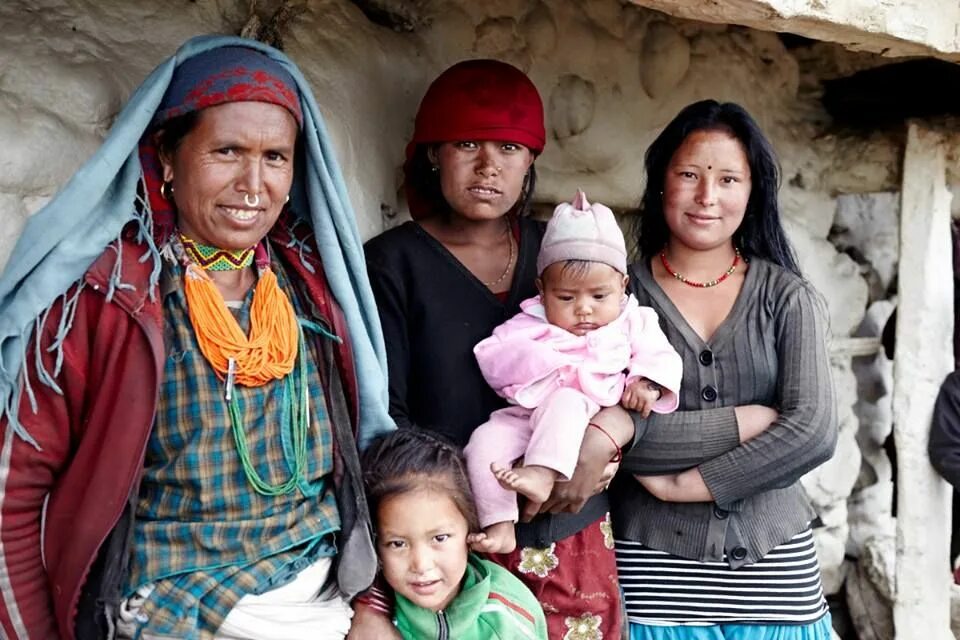 Пакистан шри ланка. Многомужество в Тибете. Полиандрия в Непале. Тибетские семьи многомужество. Непал семья.