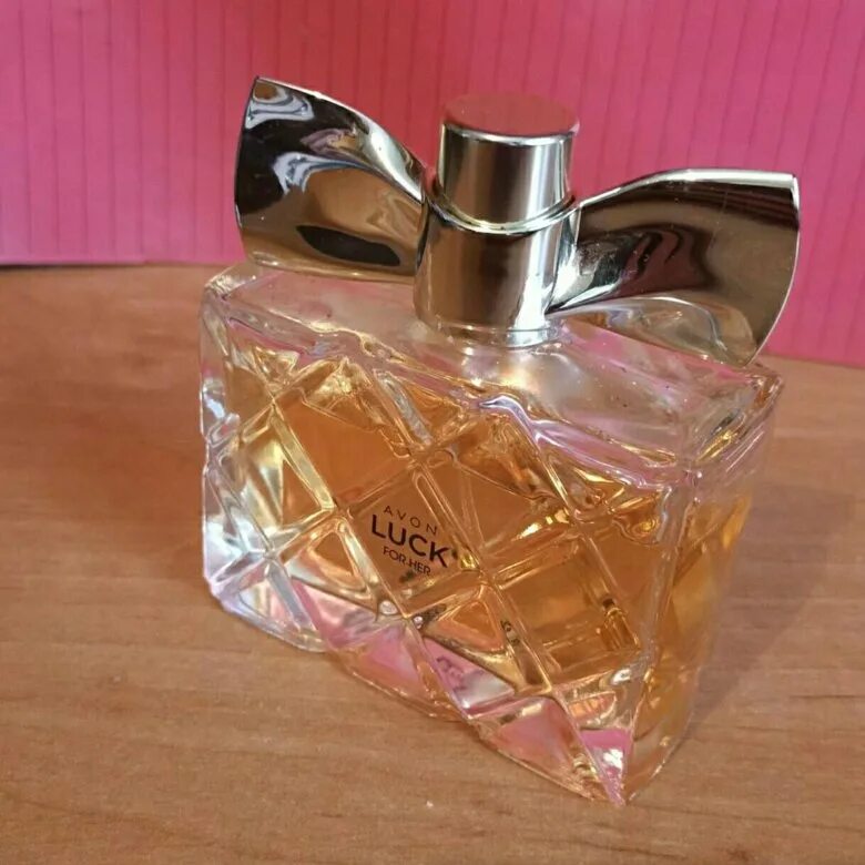 Духи сладостей. Сладкие духи эйвон. Духи Avon Dolce Pink. Слваке духи. Духи Avon женские сладкие.