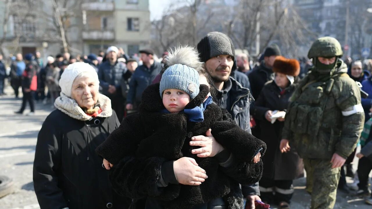 Жители России. Жители Украины. Российские войска в Чернигове сейчас. Украина россия новости 26