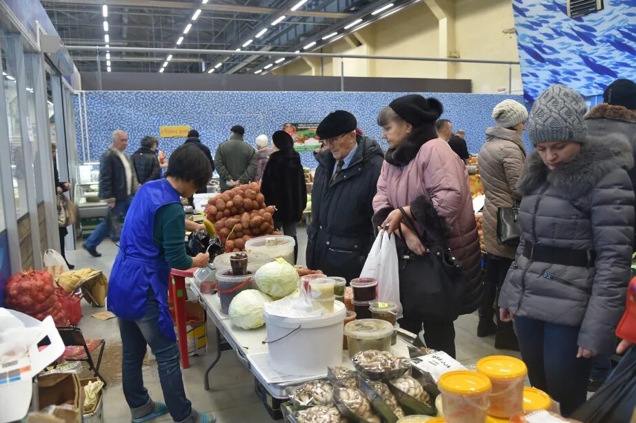 Переехать в хабаровск. Сельская ярмарка в Хабаровске. Краевая ярмарка Хабаровск. ЭКОДОМ ярмарка Хабаровск. Картинки продажи товаров в торговых комплексах Хабаровского края.