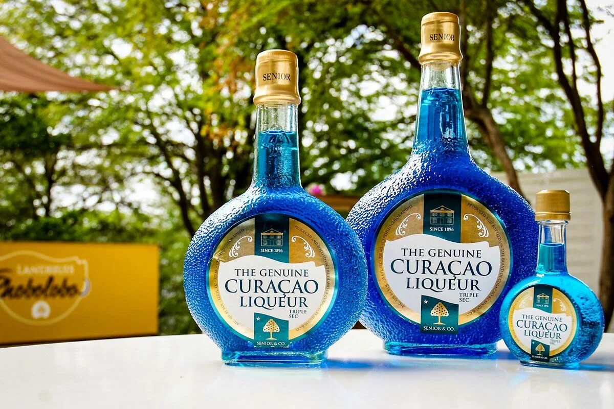 Blue doms. Blue curacao ликер. синий ликер блю кюрасао. блю кюрасао этикетка. ликер blue curacao senior company.