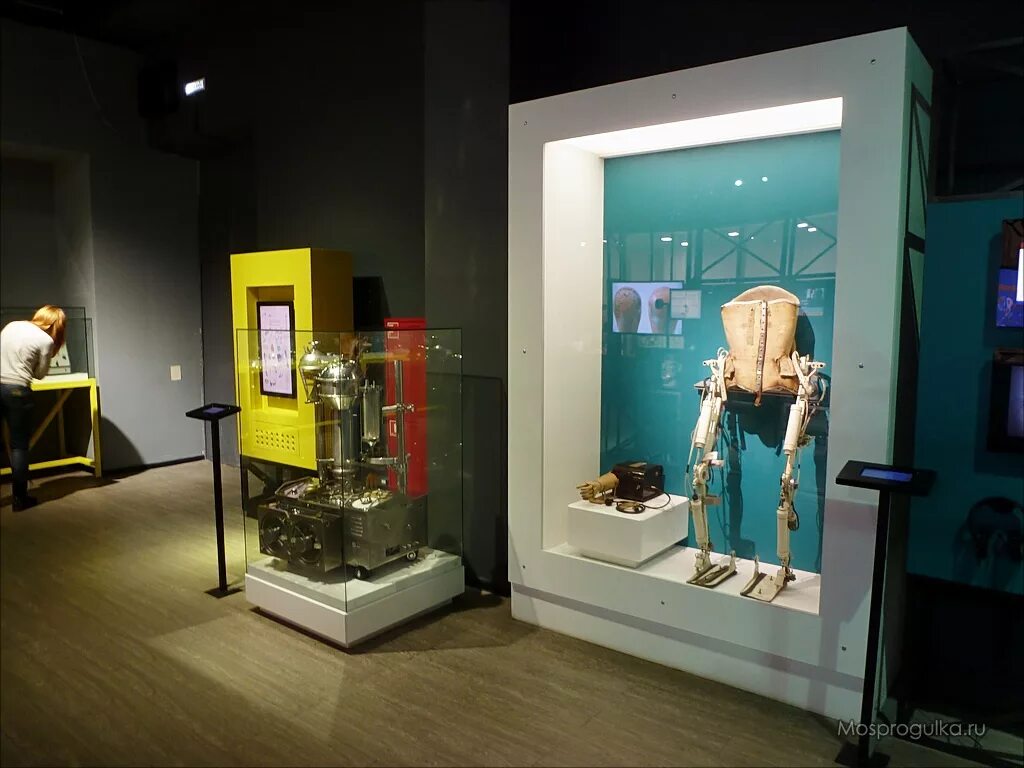 современный интерактивный музей. политехнический музей экспозиция. вднх политехнический музей павильон 26. современные витрины для музея. мультимедиа в музее.