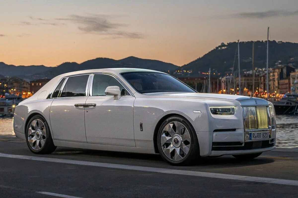 Роллс ройс страна. Rolls Royce Phantom 2023. Rolls Royce Phantom 2. Rolls Royce Phantom Series 2 2023. Роллс Ройс Фантом 2022.