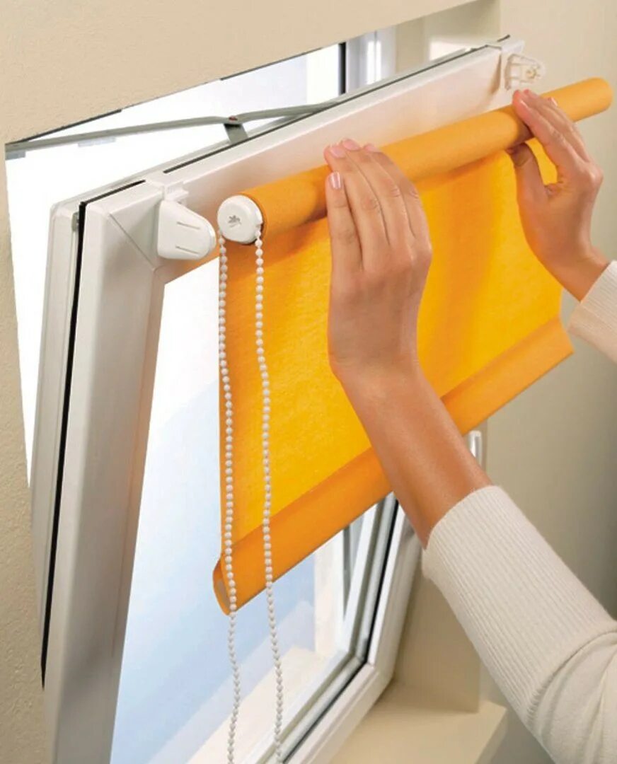 Монтаж рулонной шторы сшк60. Сборка рулонной шторы на пластиковое окно без сверления схема. Сборка рулонной шторы на пластиковое окно без сверления схема. Механизм бамбуковой рулонной шторы схема. Схема монтажа рулонных штор мини.