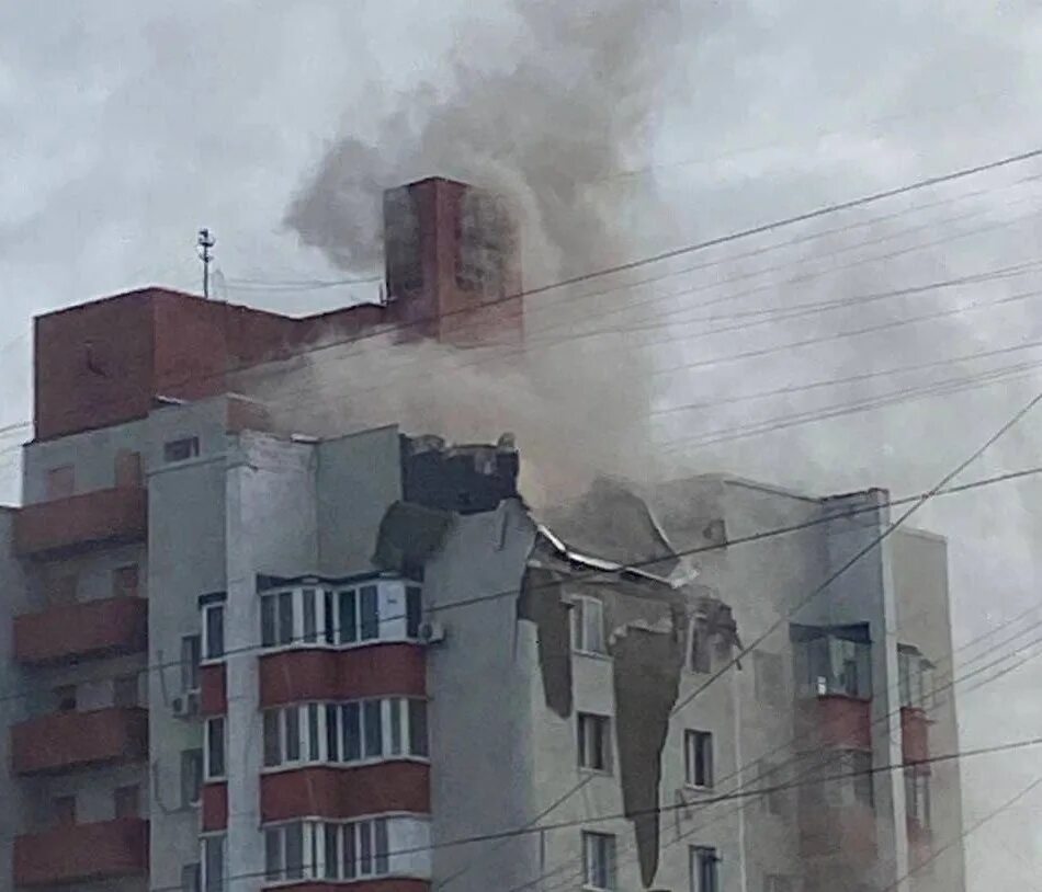 Обстрел белгорода многоэтажки. Обстрел белгорода 3 июля 2022. Белгород прилеты ракет. Какими ракетами обстреливают белгород. Какими ракетами обстреливают белгород.