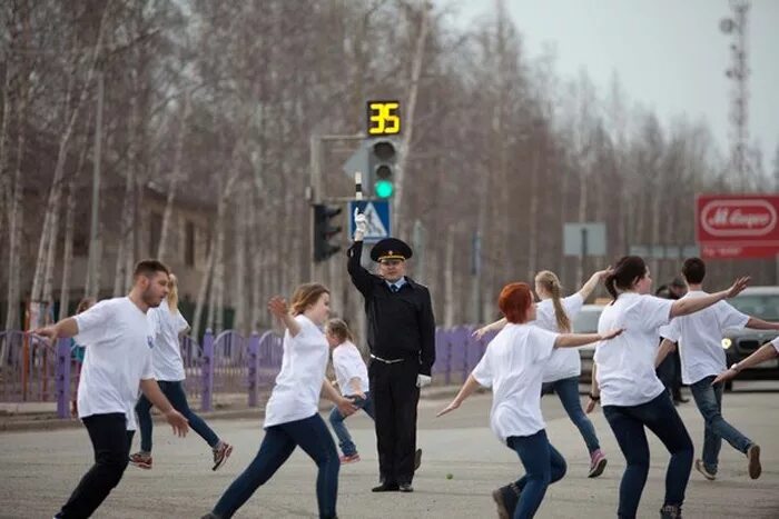 ДПС Нефтеюганск. Flash Mob Нефтеюганск. Госавтоинспекция Нефтеюганск. Сотрудницы ГИБДД В Нефтеюганске. Гаи нефтеюганск