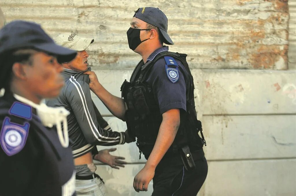 Немецкий полицейский. Жестокость полиции сша. Полиция мельбурна. Австралийские полицейские. Black live.