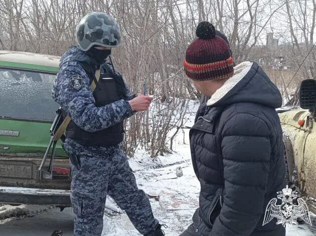 Под предлогом заманил