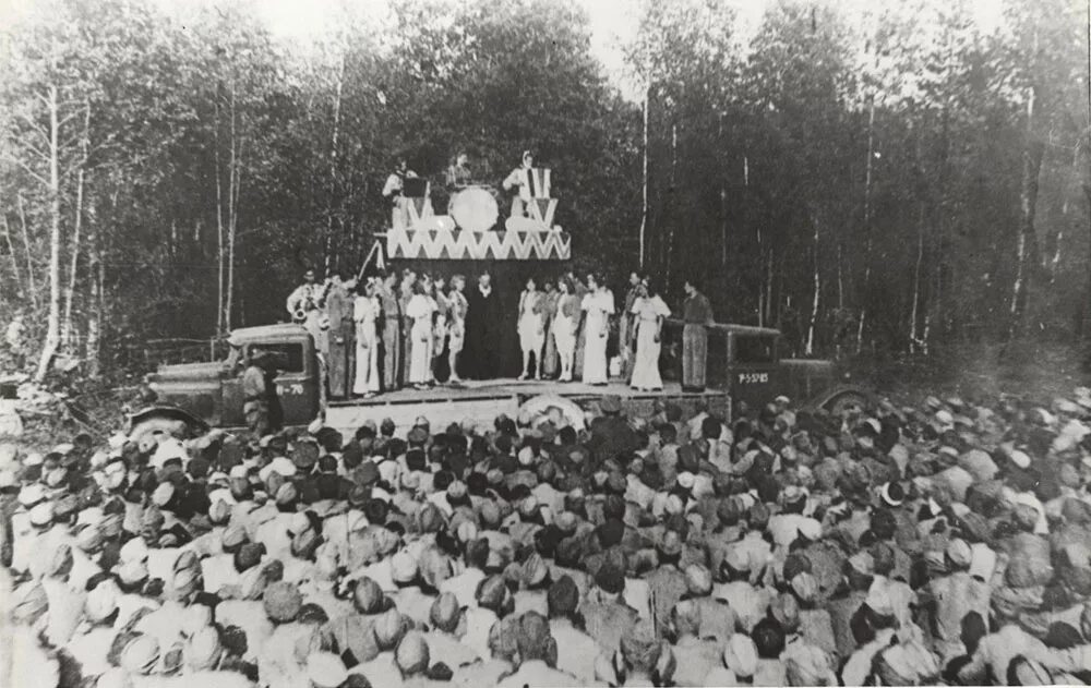 Театр в военное время. Театр имени Комиссаржевской блокадного Ленинграда 1942. Театр в блокадном Ленинграде. Театр народного ополчения блокада Ленинграда.