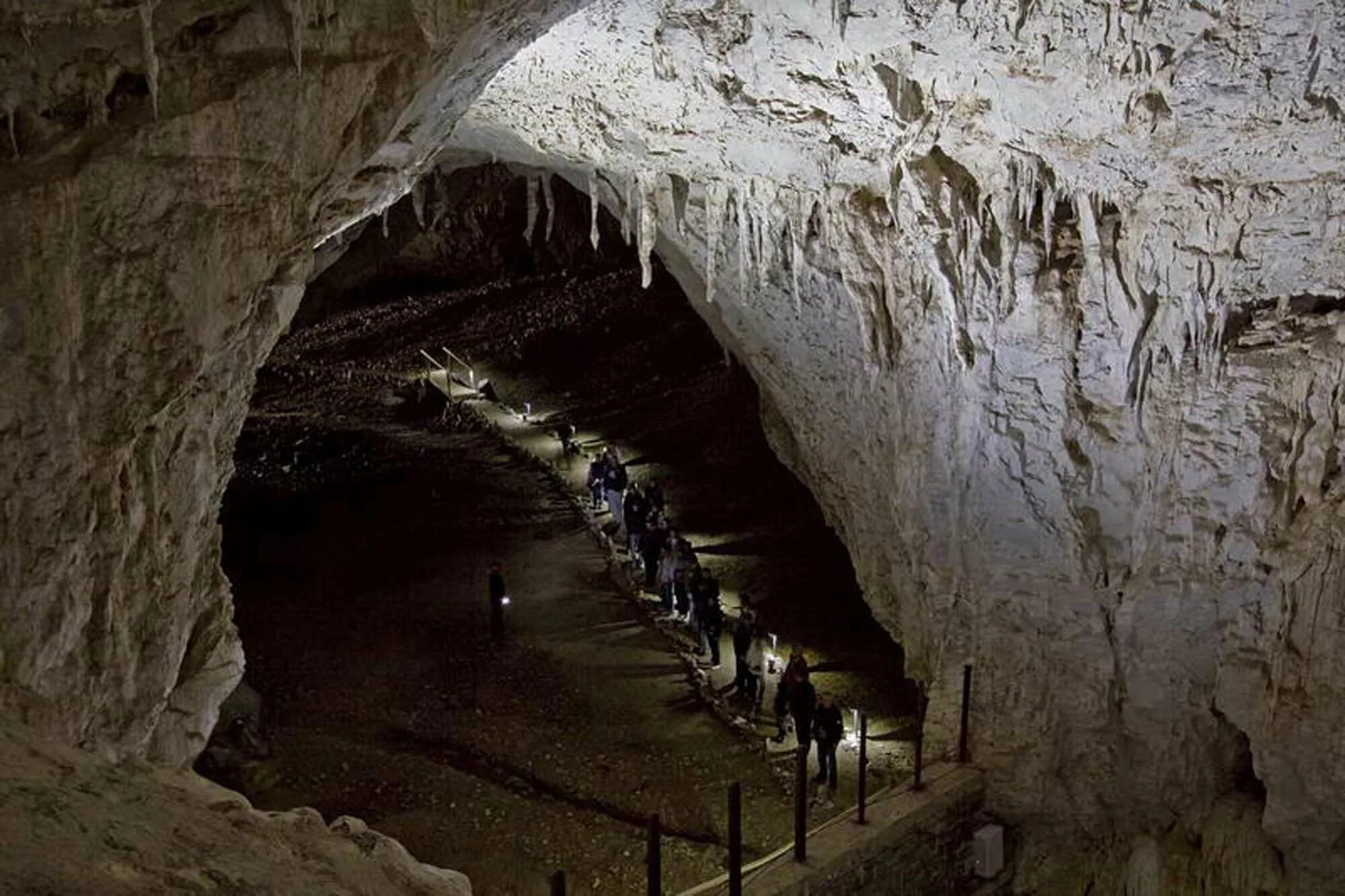 Липцы пещеры. Пещера Емил Раковица Молдавия.