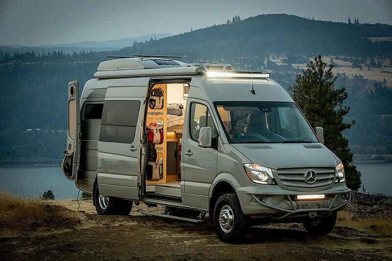 Мерседес Спринтер автодом 4x4. Мерседес Спринтер Camper. Mercedes Benz Sprinter 4x4 автодом. Мерседес Бенц Спринтер кемпер.