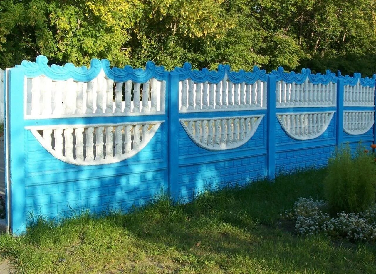 Покраска бетонного забора