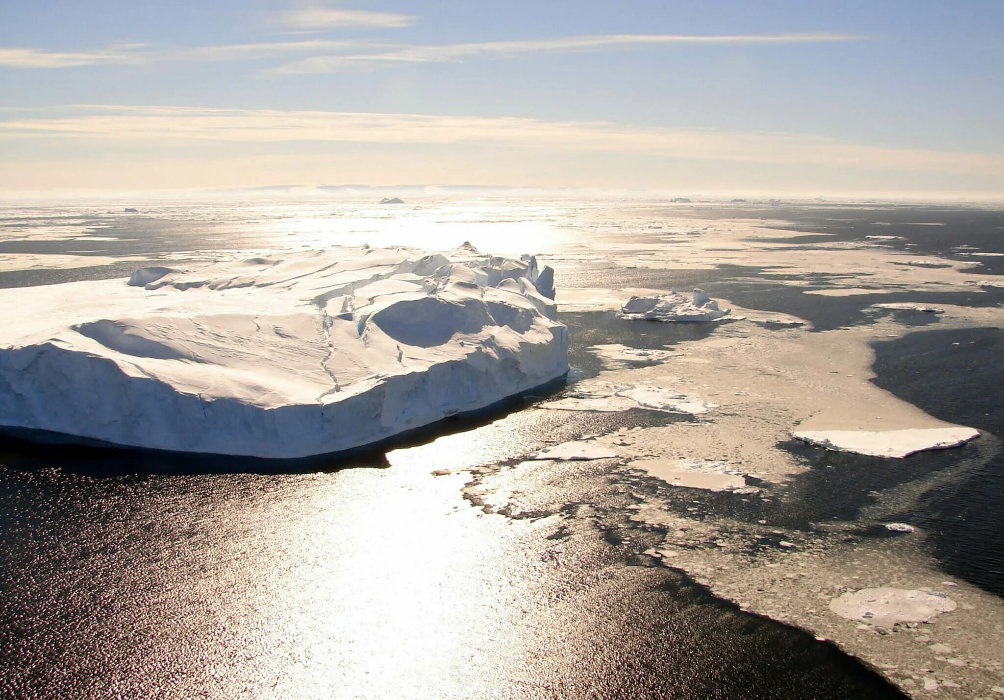 Антарктические почвы. Остров Зыкова Антарктида. Антарктида фото. Антарктика сверху. Антарктида вид сверху.