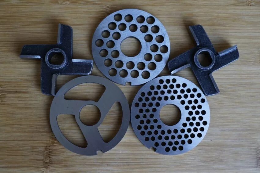 Заточка ножей для мясорубки. Точилка для мясорубочных ножей. Нож от мясорубки. Диск для заточки ножей от мясорубки. Заточка мясорубки.