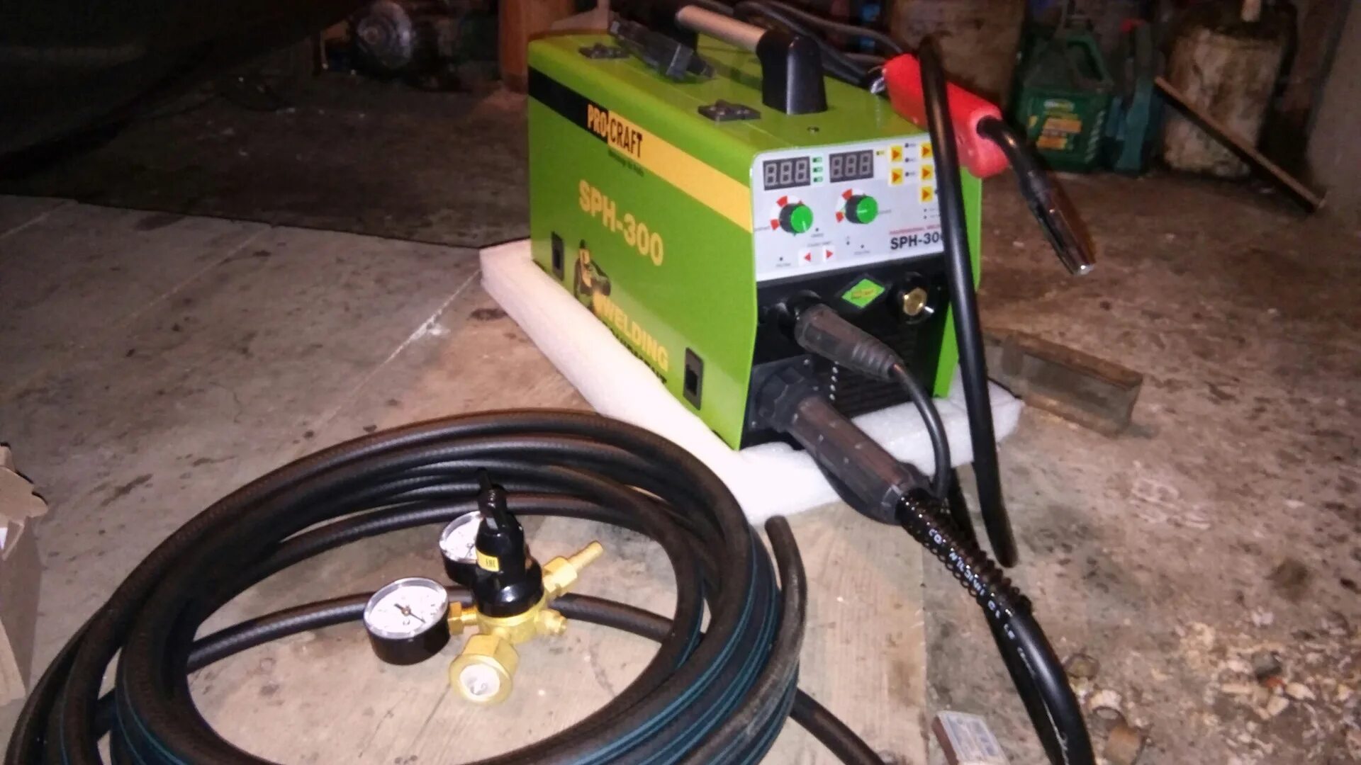 Подогреватель редуктора углекислоты 220в. Баллон с газом для сварки со2. Сварочный полуавтомат кемпи с баллоном углекислоты. Углекислотный газ для сварки полуавтомат. Сварка полуавтоматом с углекислотой.