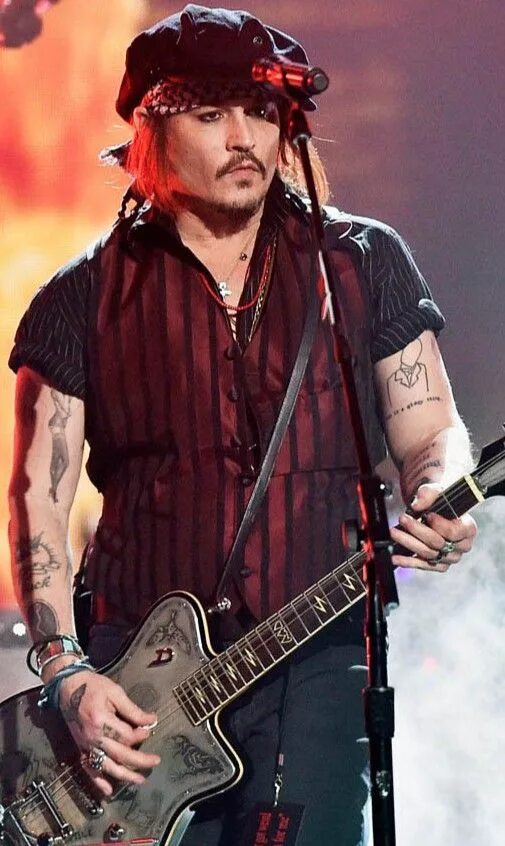 Рок в современном исполнении. Джонни депп. джонни депп hollywood vampires. johnny depp 2016. джонни депп рокер.