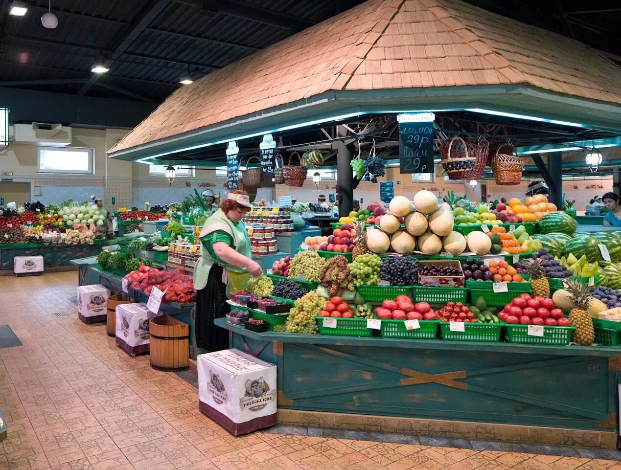 Ряд маркет. Рогожский рынок фудкорт. Рогожские торговые ряды Москва. Овощной рынок. Продовольственный рынок.