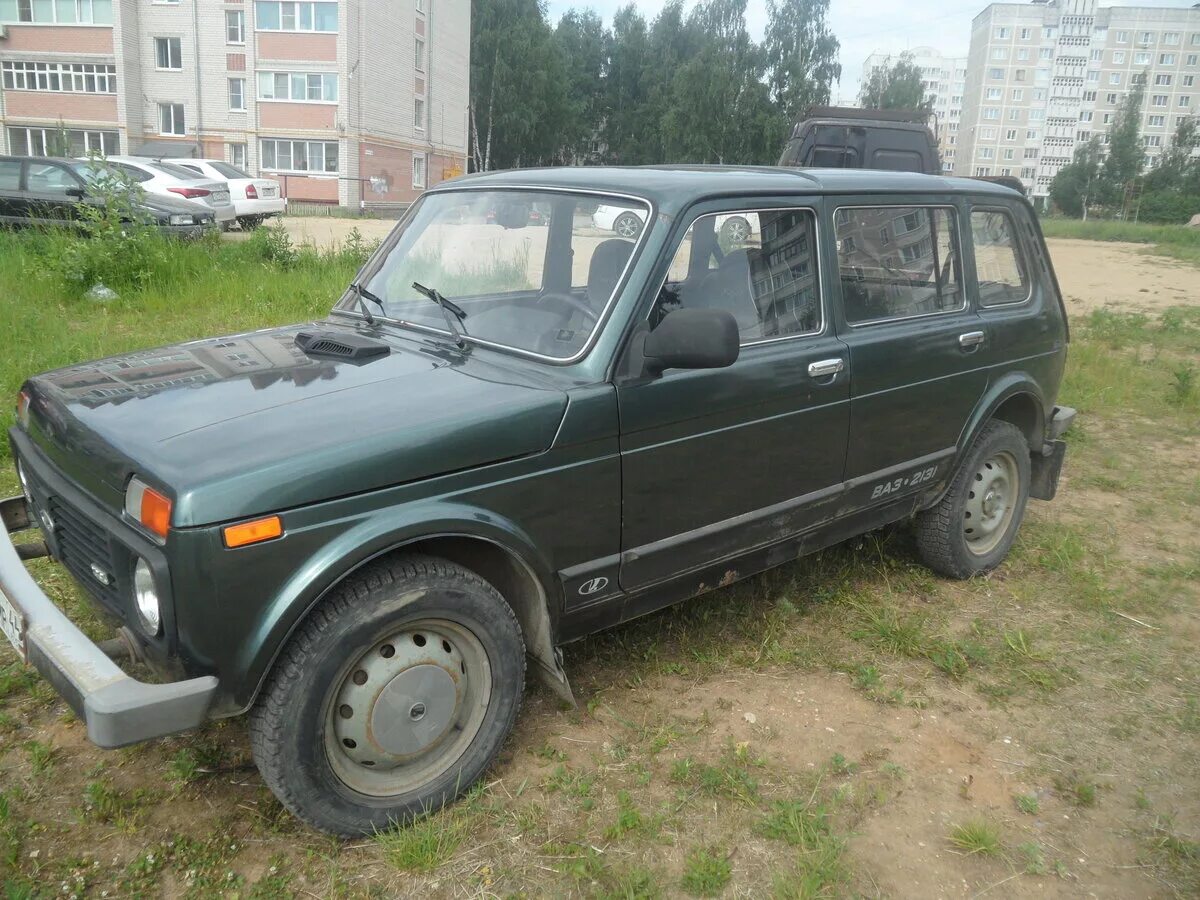 Купить ниву в саратовской области на авито. Авто 2131 с пробегом. Автомобили Нива с пробегом. ВАЗ 21310 черная 2013 год выпуска.