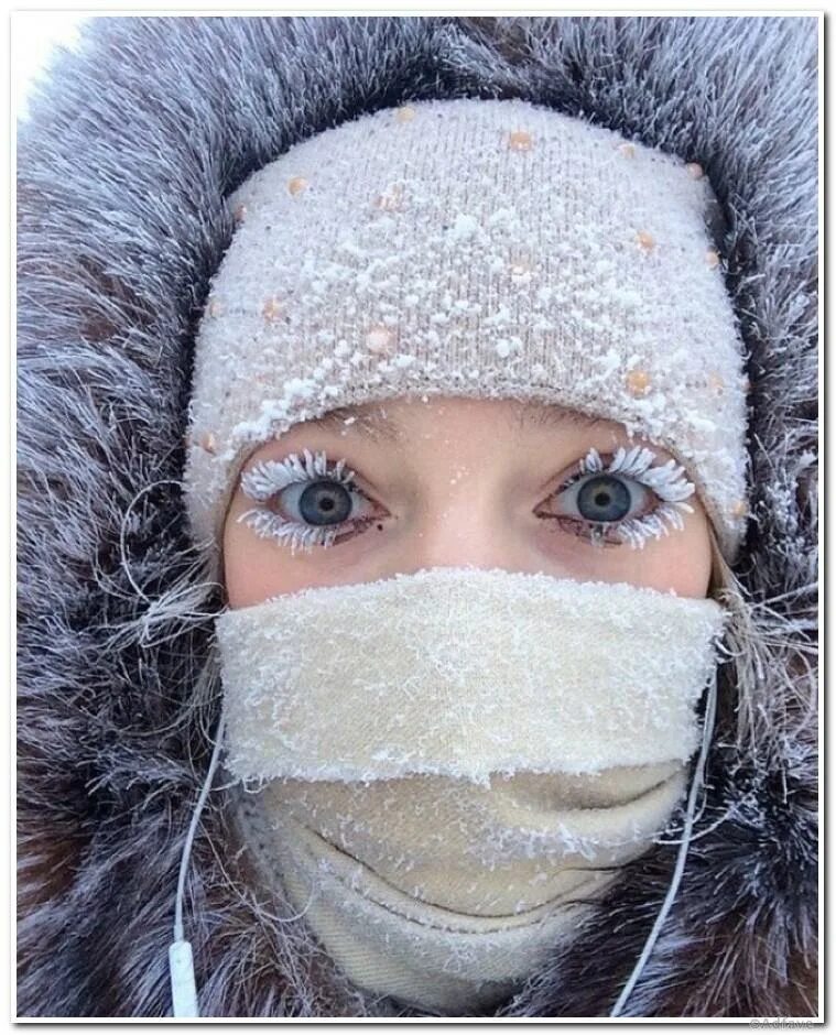 Замерзшая девушка. Сильный мороз. Холод холод холод девочки. Человек мерзнет. Холод холод холод девочки.