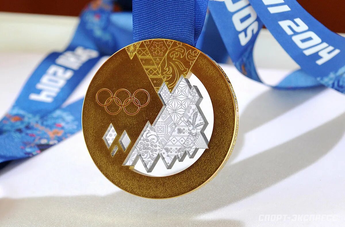 Олимпийские медали. Золотая медаль Сочи 2014. Олимпийские медали 2022. Олимпийские медали Сочи. Медали сочи спортсмены