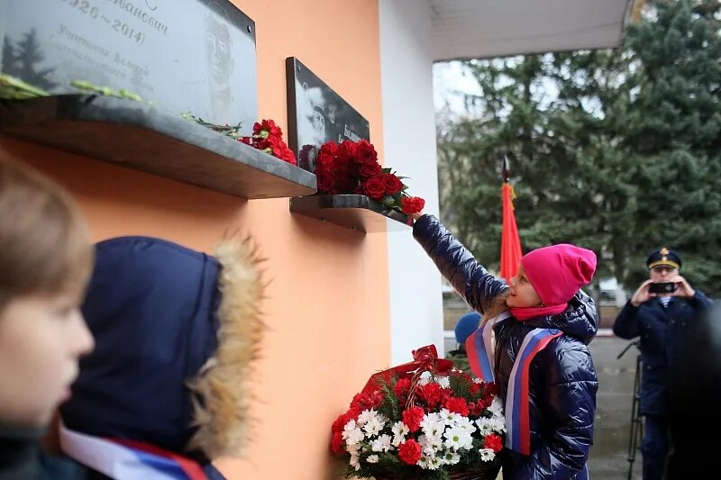 Подслушано воскресенск нижегородская область. Лицей 22 мемориальная доска. Мемориальная доска Евгению Балицкому Воскресенск. Лицей 22 мемориальная доска Кунгурцев.