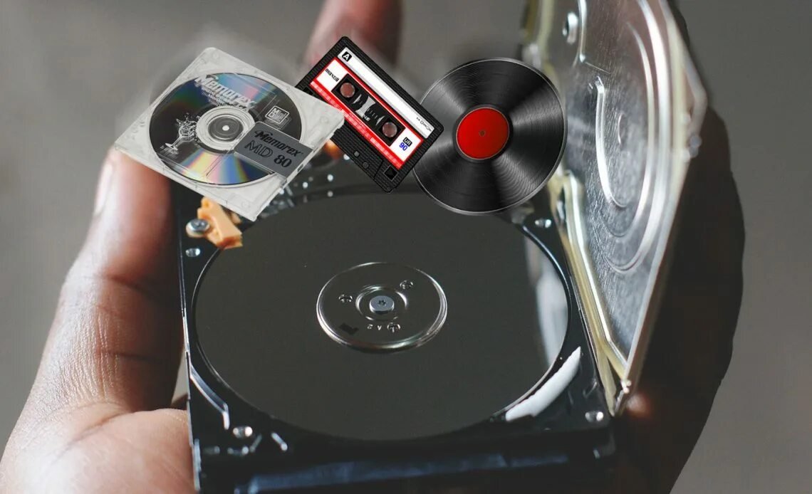 Пластинки кассеты диски. Кассетный диск. Мини диск. Диски мини кассета.